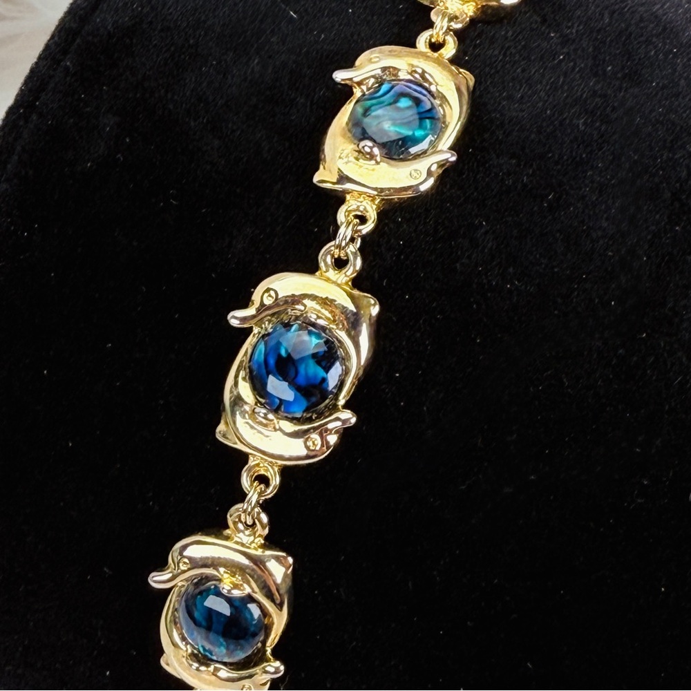 Pretty goldtone, dolphin, dancing costume bracelet - Picture 4 of 10